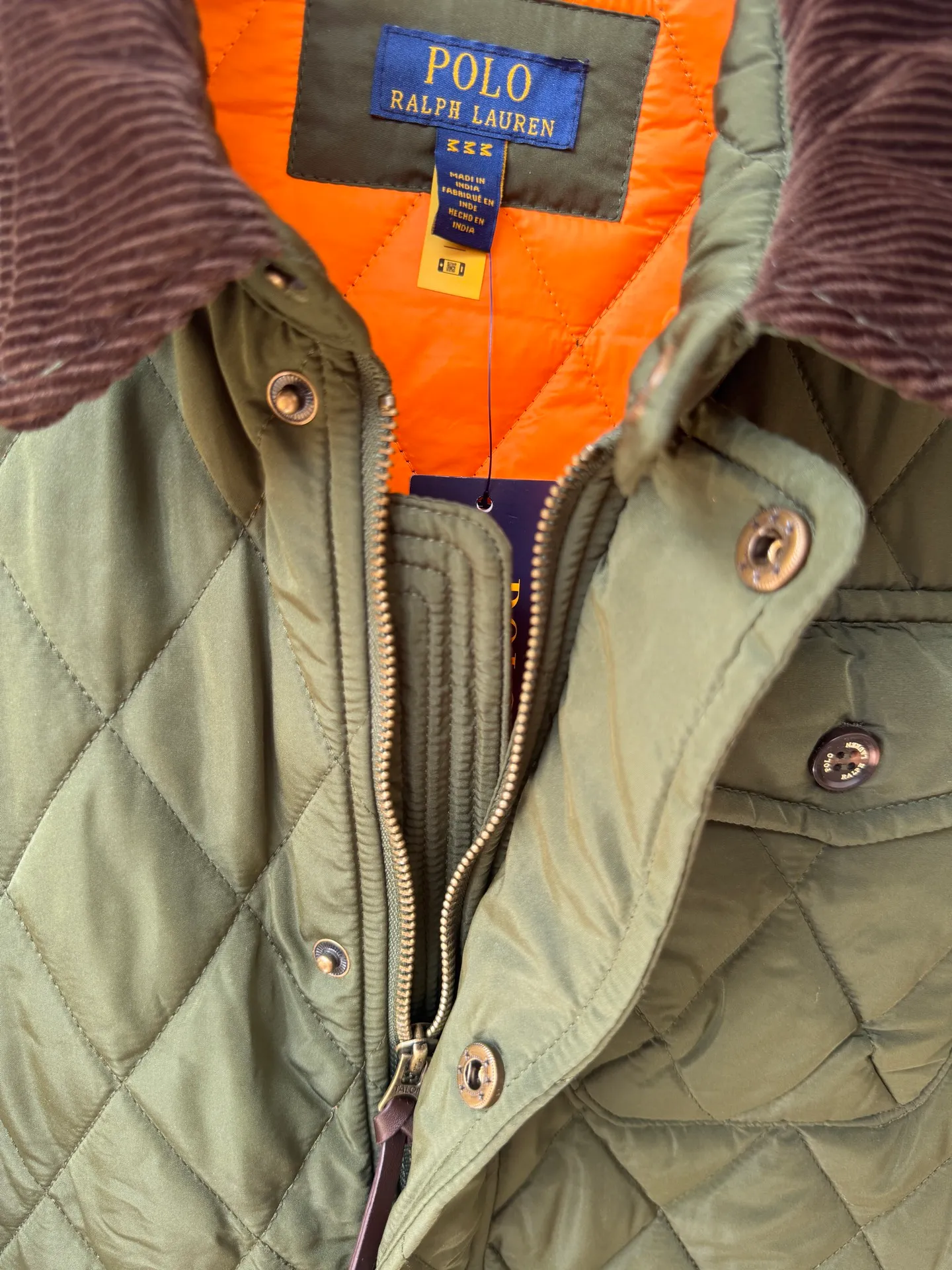 P430 Raff's new rhombus plaid workwear cotton jacket, customized hardware accessories, fine workmanship inside and outside to maintain the original details, simple version, old money style, casual matching, workmanship details restored, diamond grid stitching inside and outside fixed, collar and cuffs with corduroy to add matching attributes, shoulder chapters highlight the brand tonality, hem slit snap design is more matching attributes, full of details